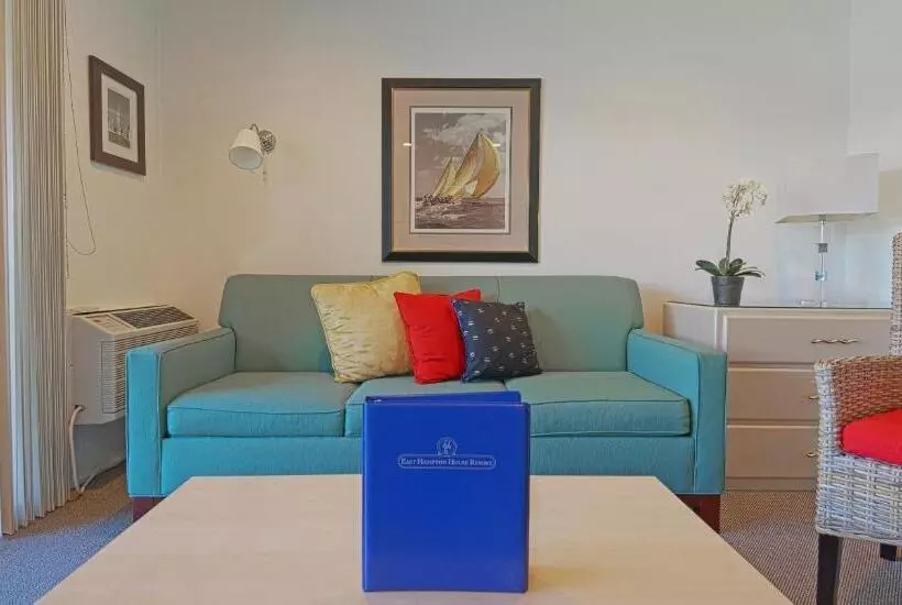 استودیوی لوکس, East Hampton House Resort