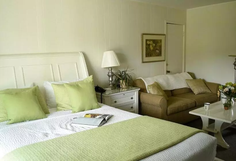 استودیوی لوکس, East Hampton House Resort