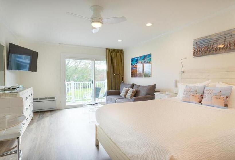 إستوديو قياسى, East Hampton House Resort