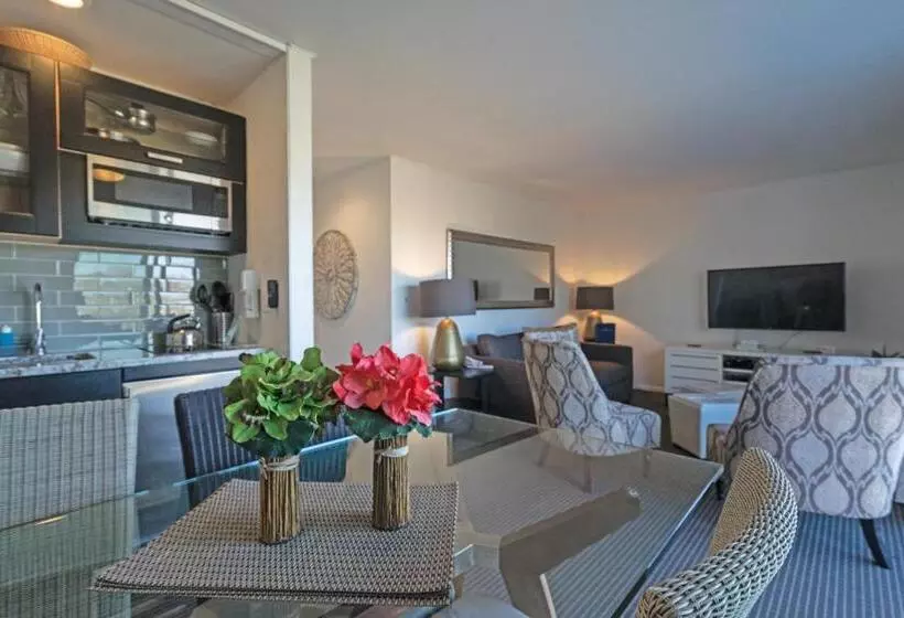 سوییت لوکس, East Hampton House Resort