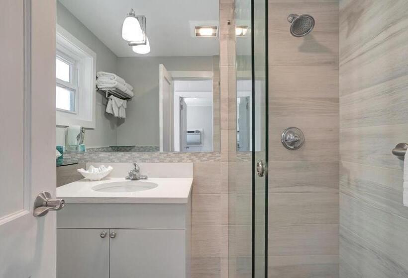 Люкс Повышенной Комфортности, East Hampton House Resort