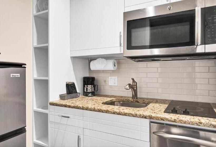 جناح, East Hampton House Resort