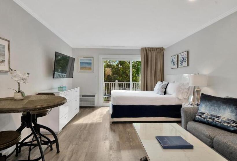 إستوديو قياسى, East Hampton House Resort