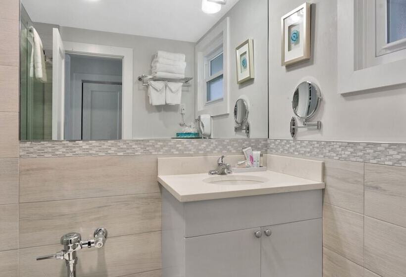 إستوديو قياسى, East Hampton House Resort