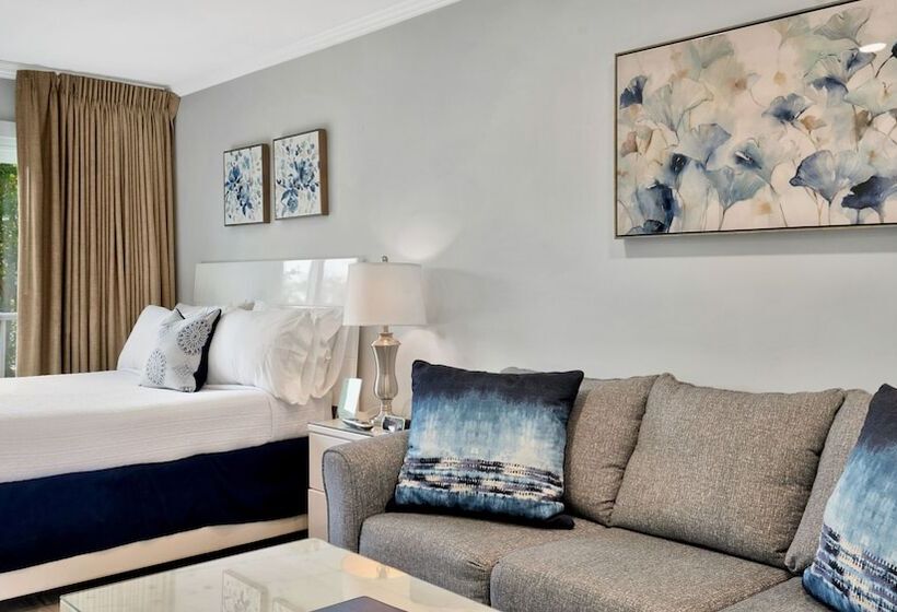 إستوديو قياسى, East Hampton House Resort