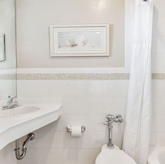 جناح, East Hampton House Resort