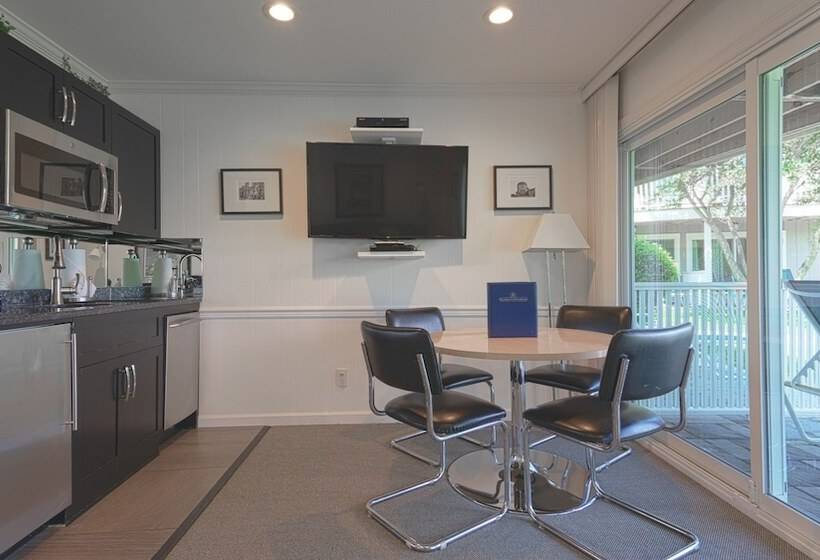 جناح, East Hampton House Resort