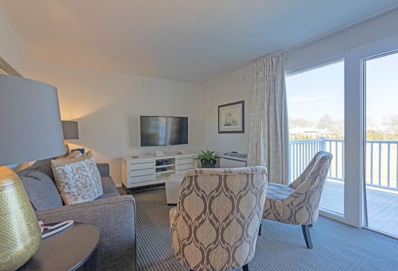 Люкс Повышенной Комфортности, East Hampton House Resort