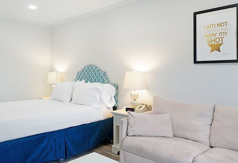 إستوديو قياسى, East Hampton House Resort