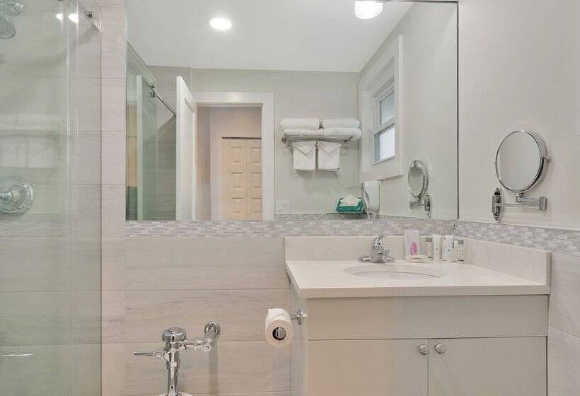 إستوديو قياسى, East Hampton House Resort