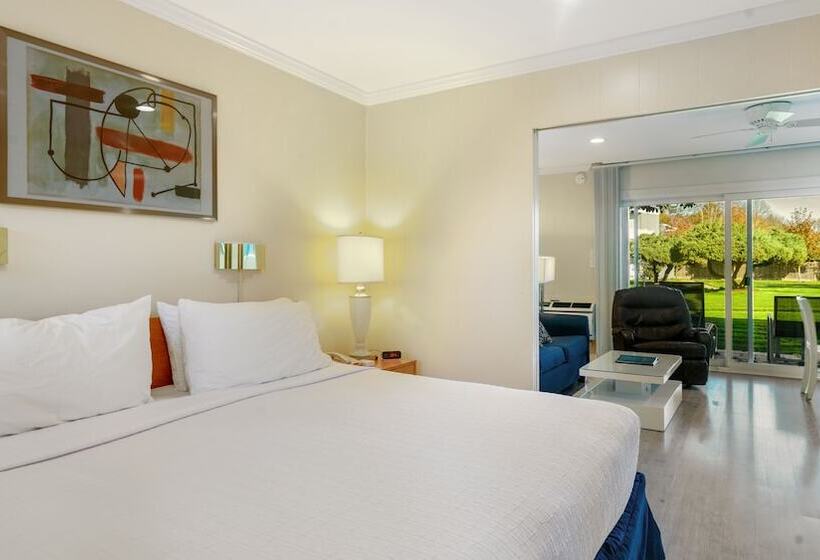 جناح, East Hampton House Resort