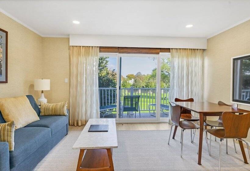 جناح, East Hampton House Resort