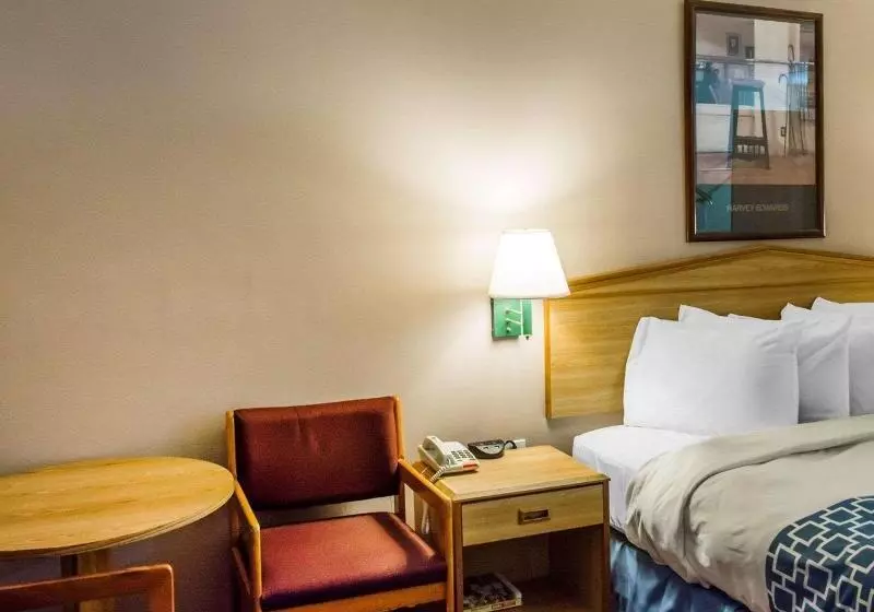 キングサイズベッドのスタンダードルーム, Econo Lodge Franklin