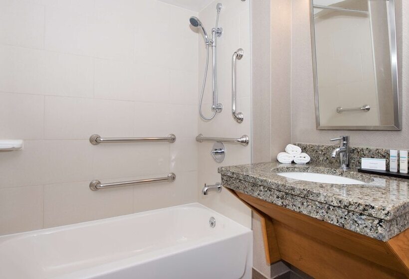 身障者適用スイートルーム, Embassy Suites By Hilton Cincinnati Northeast Blue Ash