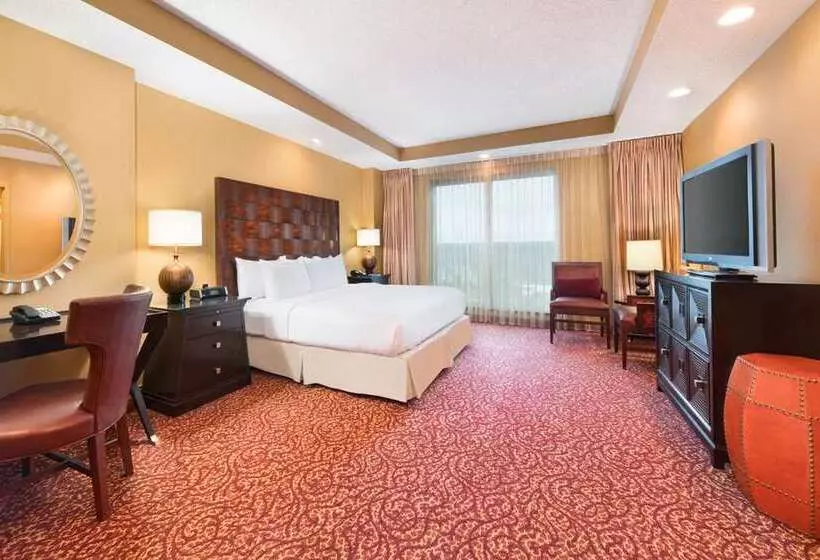 キングサイズベッドのスタンダードルーム, Embassy Suites By Hilton Tulsa I44