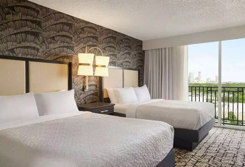 キングサイズベッドのスタンダードルーム, Embassy Suites By Hilton Tulsa I44