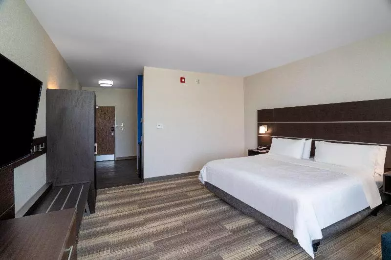キングサイズベッドのスタンダードルーム, Holiday Inn Express Hotel Winona North, An Ihg