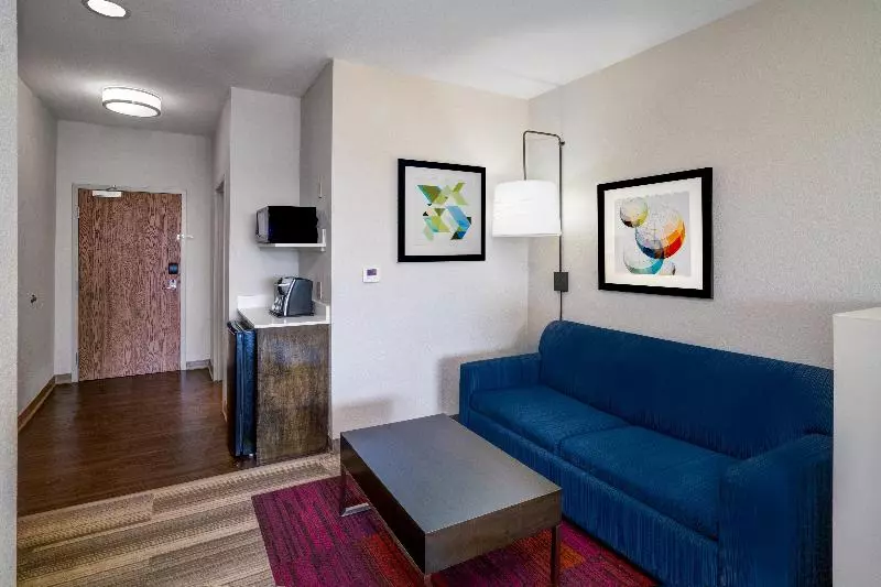 キングサイズベッドのスイートルーム, Holiday Inn Express Hotel Winona North, An Ihg
