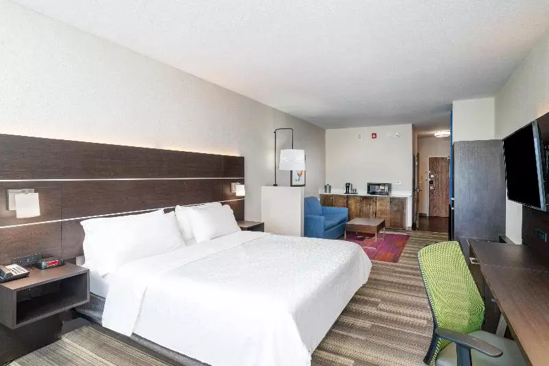 キングサイズベッドのスイートルーム, Holiday Inn Express Hotel Winona North, An Ihg