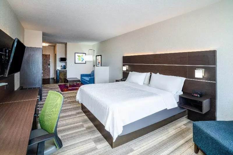 キングサイズベッドのスイートルーム, Holiday Inn Express Hotel Winona North, An Ihg