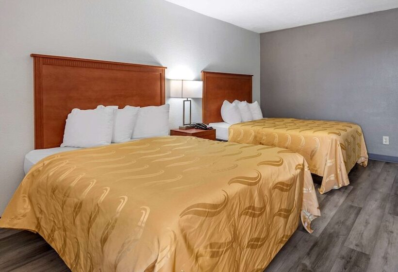 ２ダブルベッドのスタンダードルーム, Quality Inn Near Fort Liberty
