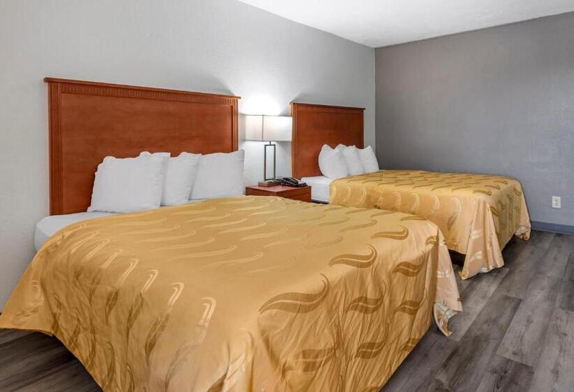 带2个双人床的标准工作室, Quality Inn Near Fort Liberty