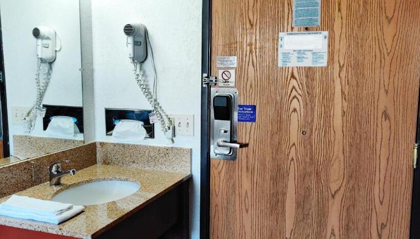 キングサイズベッドのスタンダードルーム, Reliance Inn