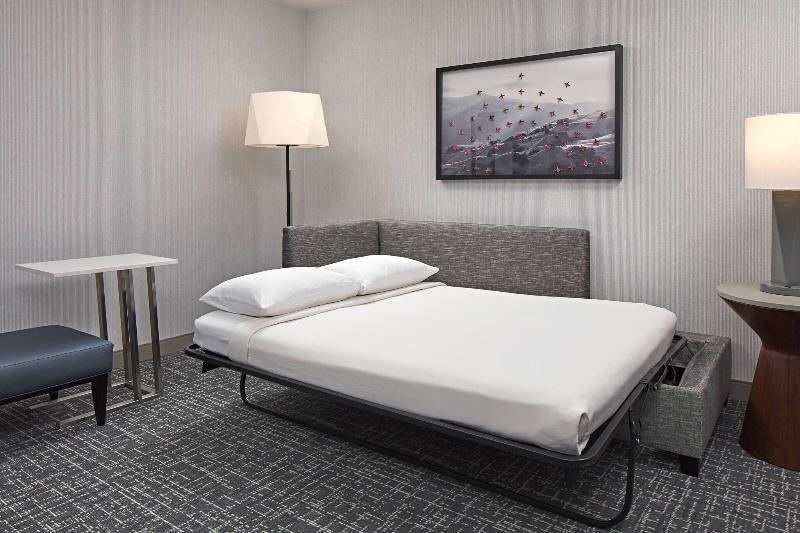 מיטת קינג בסוויטה, San Mateo Marriott San Francisco Airport