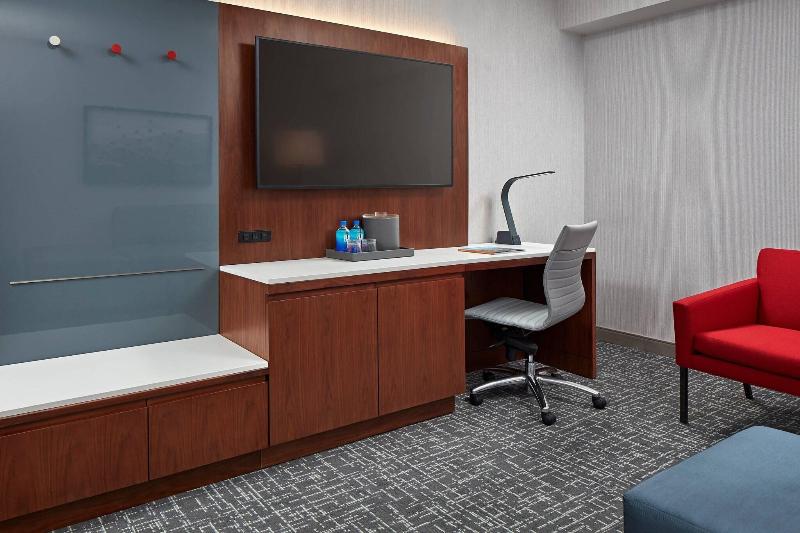 מיטת קינג בסוויטה, San Mateo Marriott San Francisco Airport