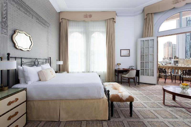 스탠다드 룸 킹사이즈 침대, The Driskill