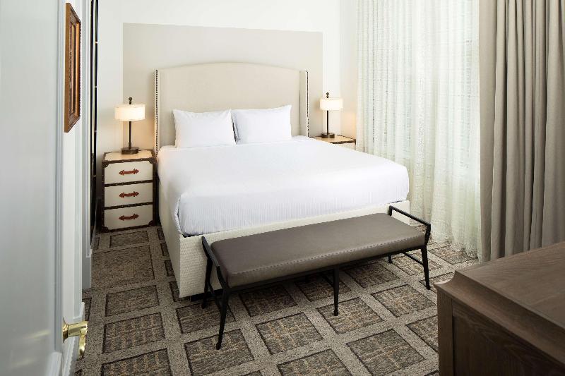 带大床的标准间, The Driskill