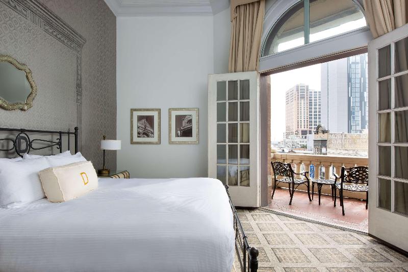 스탠다드 룸 킹사이즈 침대, The Driskill