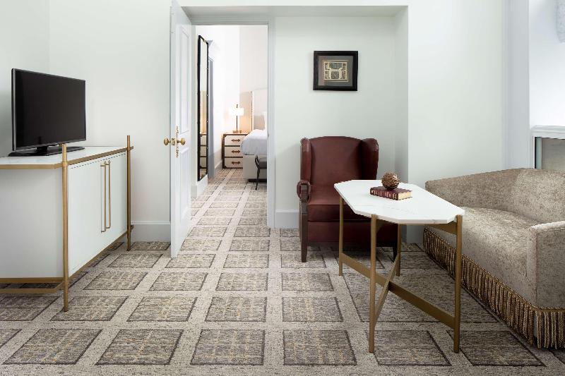 带大床的标准间, The Driskill