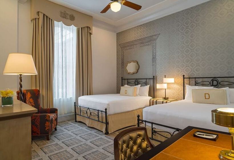 带2个双人床的标准工作室, The Driskill