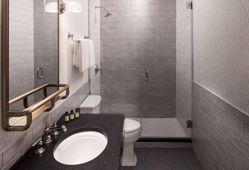 标准间带双人床, The Driskill