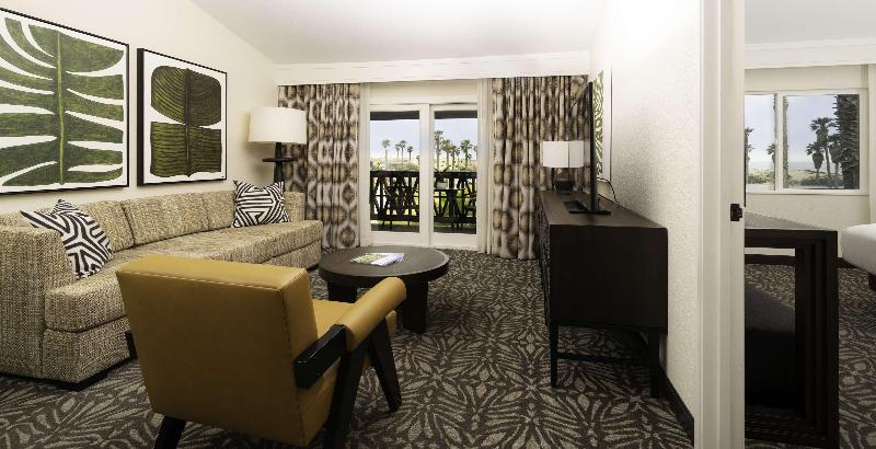 带大床的套房, Zachari Dunes On Mandalay Beach, Curio Collection By Hilton