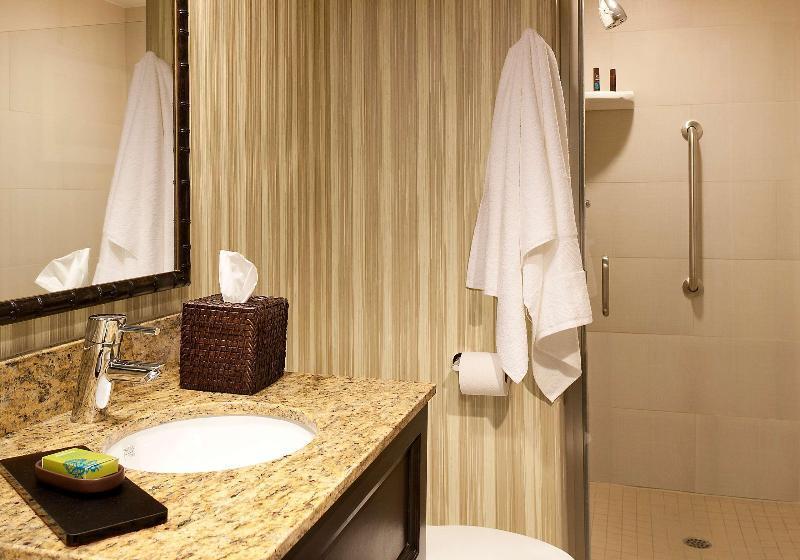 带大床的套房, Zachari Dunes On Mandalay Beach, Curio Collection By Hilton