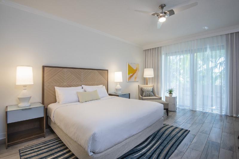 חדר סטנדרט עם מיטת קינג, Hawks Cay Resort