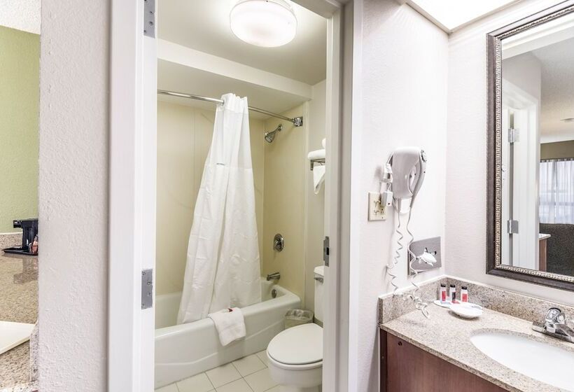 غرفه قياسيه سريرين مزدوجين, Baymont By Wyndham Camp Lejeune