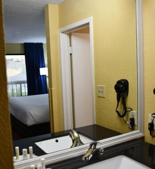 חדר סטנדרט עם מיטת קינג, Baymont By Wyndham Macon I75