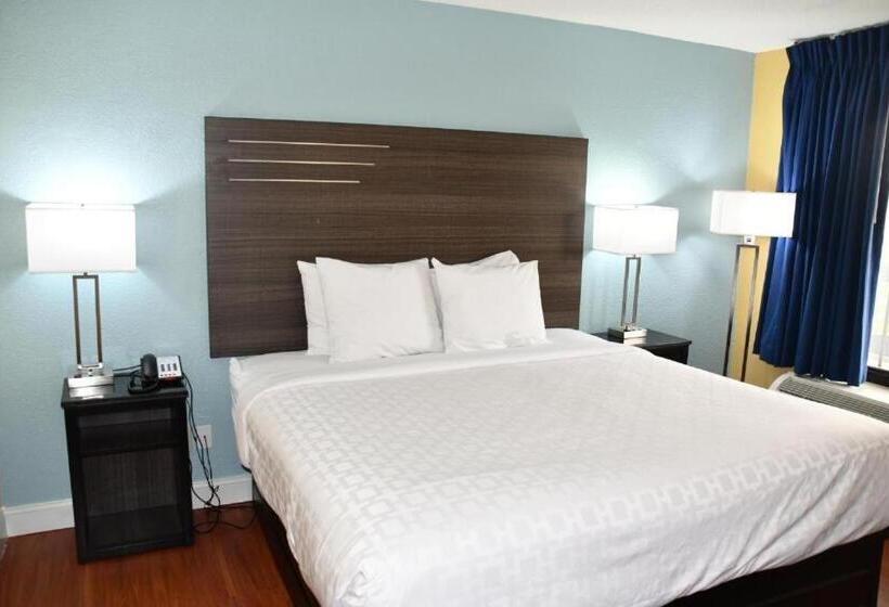 חדר סטנדרט עם מיטת קינג, Baymont By Wyndham Macon I75