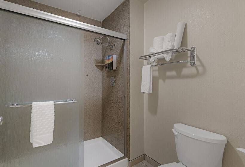 جناح مزود بجاكوزى, Best Western Plus Wine Country Inn & Suites