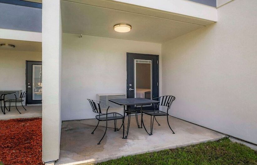 جناح مزود بجاكوزى, Best Western Plus Wine Country Inn & Suites