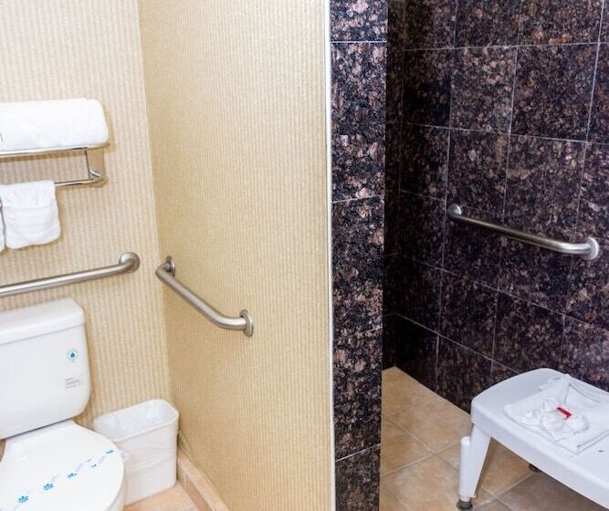 스위트, Days Inn & Suites By Wyndham Artesia