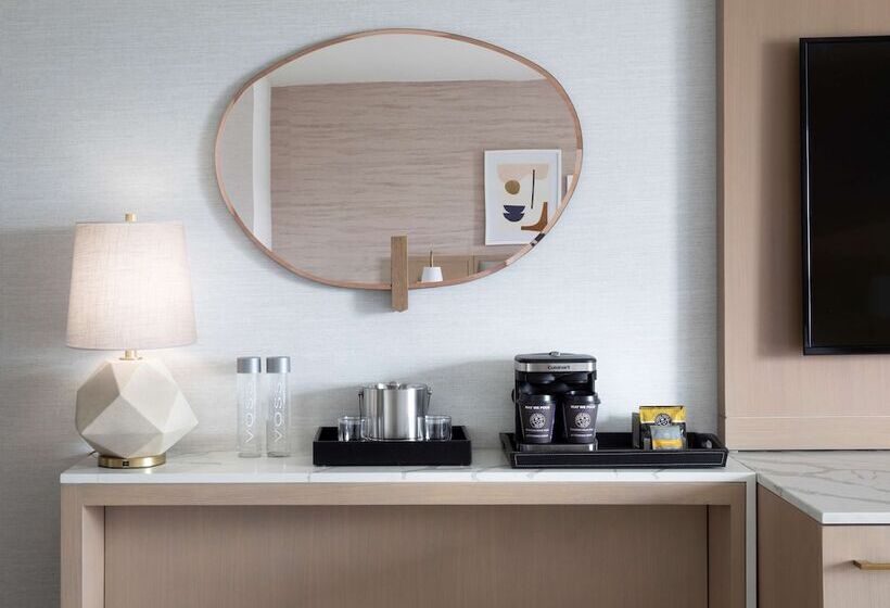 带2个双人床的标准工作室, Hilton Santa Monica Hotel & Suites