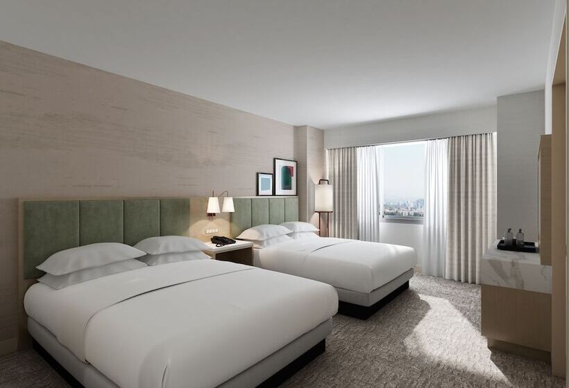 带2个双人床的标准工作室, Hilton Santa Monica Hotel & Suites