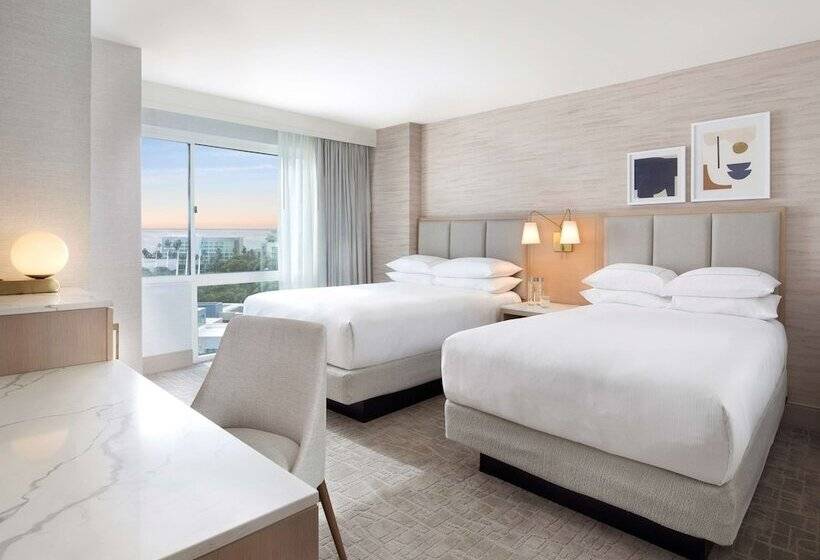 Номер Стандарт 2 Двуспальные Кровати, Hilton Santa Monica Hotel & Suites
