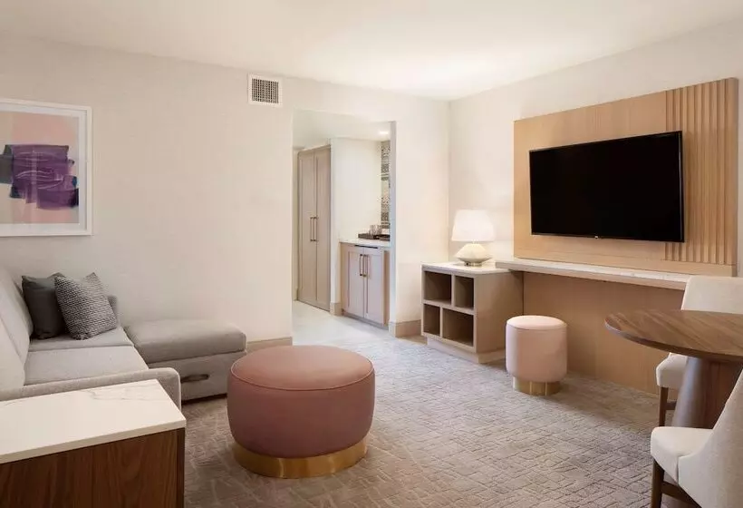 سوییت, Hilton Santa Monica Hotel & Suites