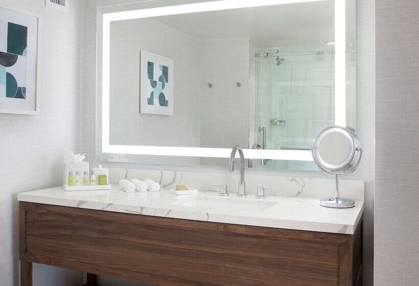 Люкс Кровать Кинг, Hilton Santa Monica Hotel & Suites