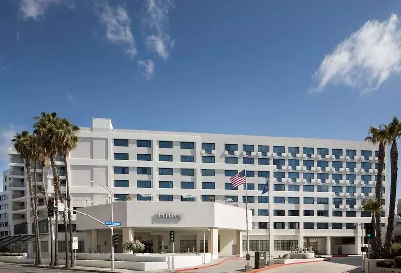 مجموعه ویستا شهر, Hilton Santa Monica Hotel & Suites